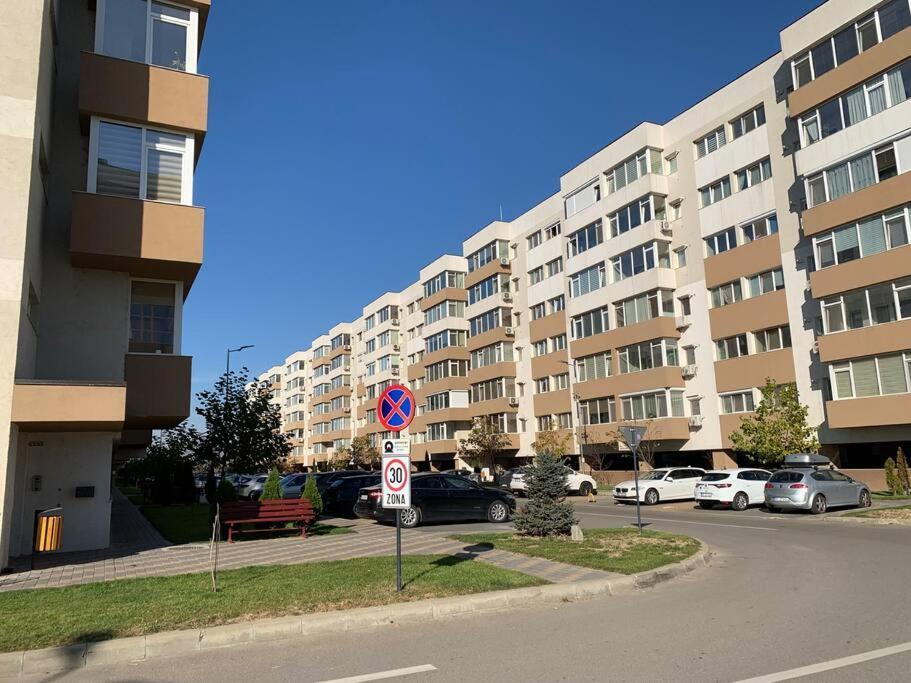 Lovely Bacau 1 Bedroom Apartment Exterior foto