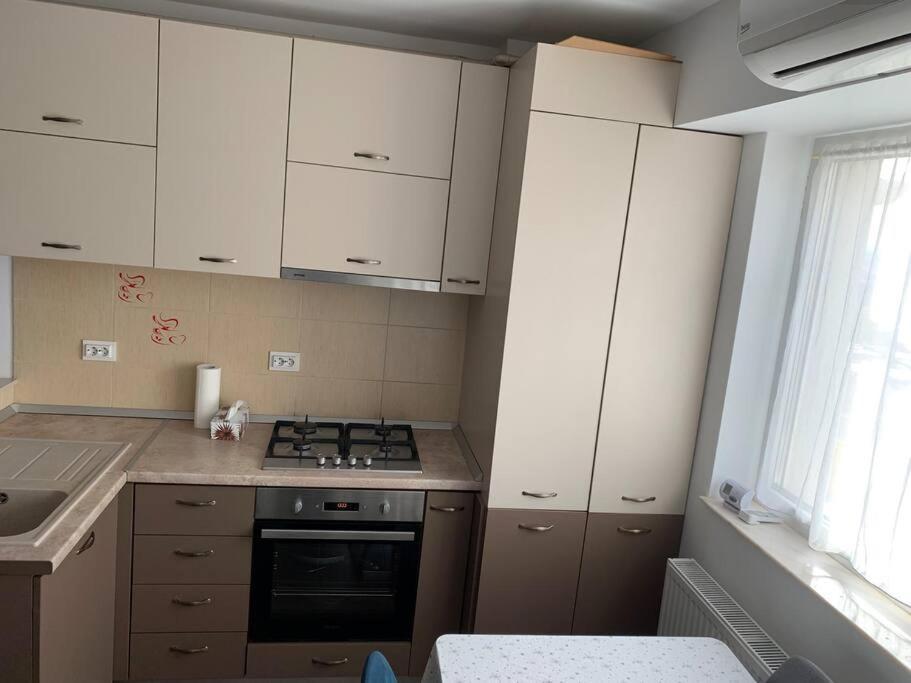 Lovely Bacau 1 Bedroom Apartment Exterior foto